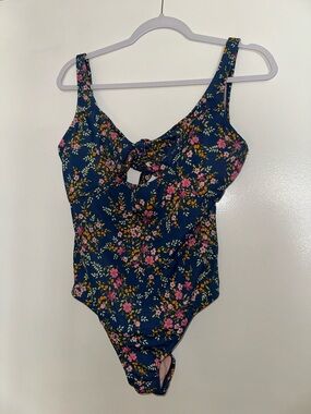 Beach Betty Navy Floral tie front One-Piece women’s Swimsuit Size M